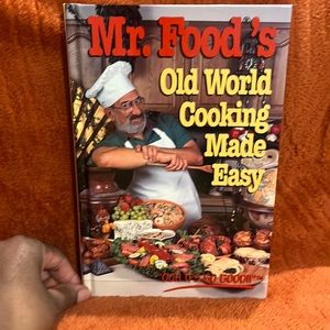 Mr. Food’s old world cooking made easy ( copyright 1995 )